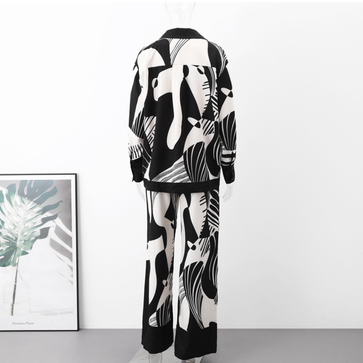 Abstrakt gemustertes Knopf-Hosen-Set für Damen