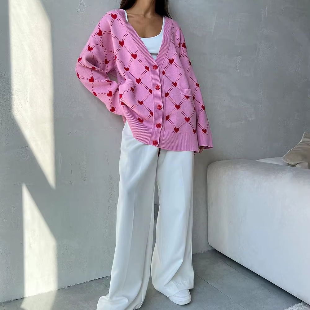 Wibke – Romantische Strickjacke mit Herzmuster