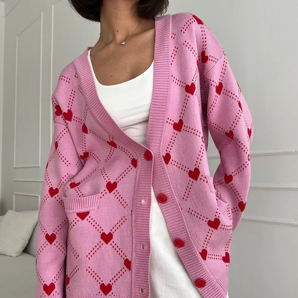 Wibke – Romantische Strickjacke mit Herzmuster