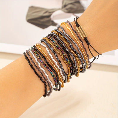 18-teiliges Glasperlenarmband-Set – Schwarz & Gold für Urlaub & Party