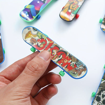 4-12 Stück Finger-Skateboard-Spielzeug, kreatives Geschenk, zufällige Muster