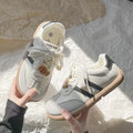 Schwarz