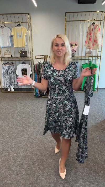 Ainsley – Modisches Kleid Mit Rund Halsausschnitt Und Drucken