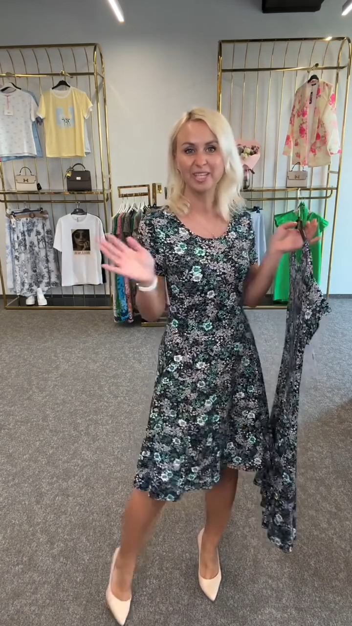 Ainsley – Modisches Kleid Mit Rund Halsausschnitt Und Drucken