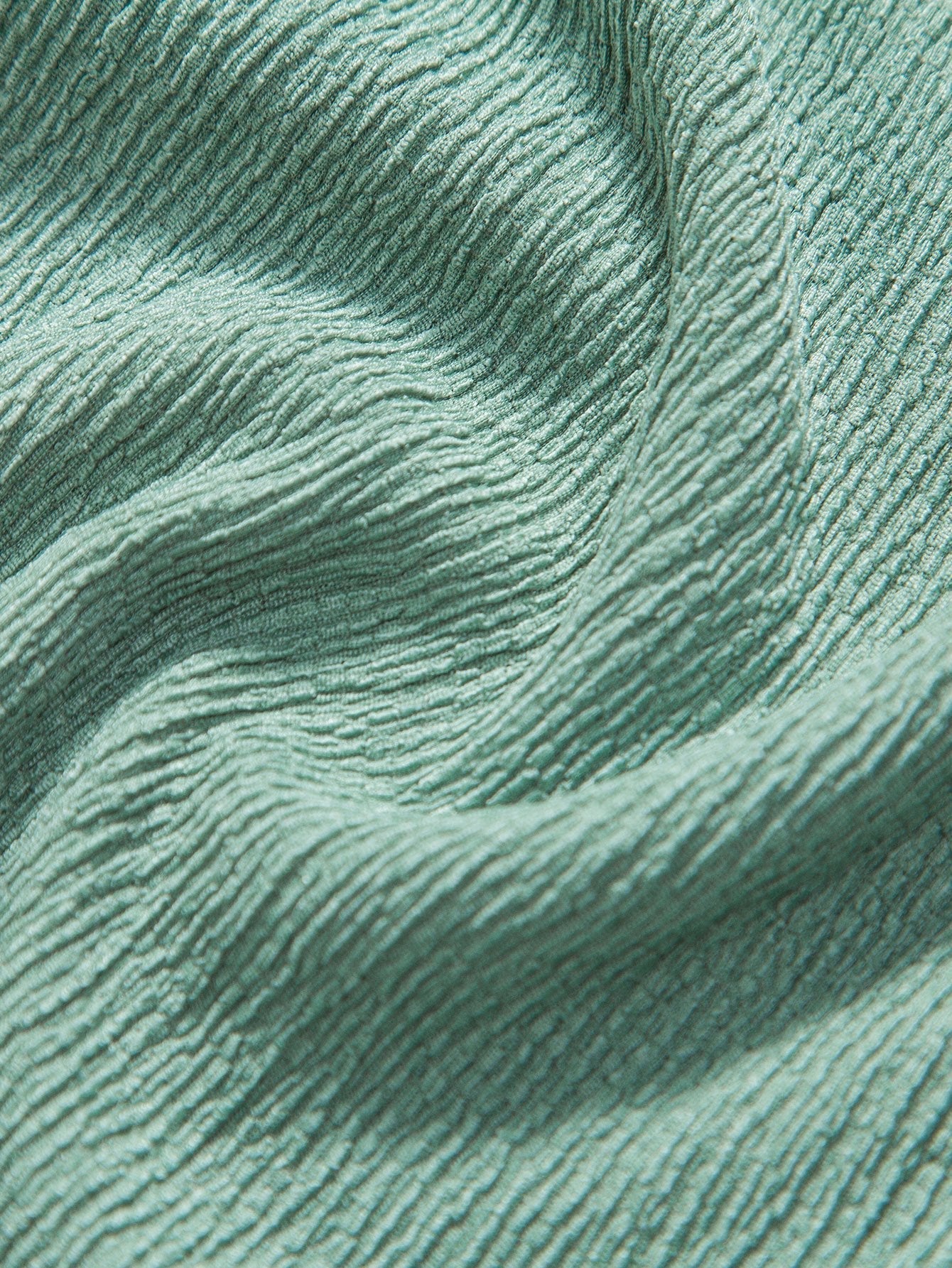 Zerknittertes strukturiertes Hemd mit Knopfleiste